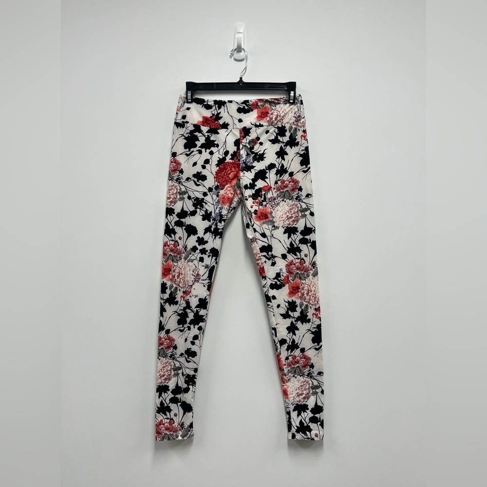 Amazon White Black Floral Women’s Soft Leggings   Size:
Small